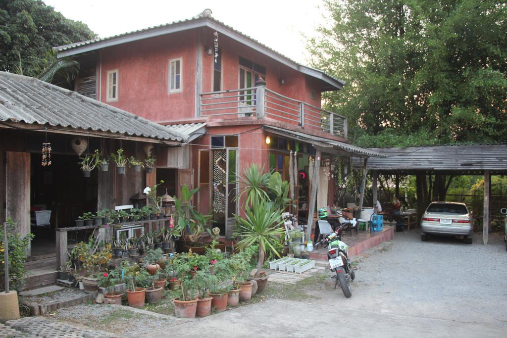 Maeloegyi Guest House Mae Sariang Extérieur photo